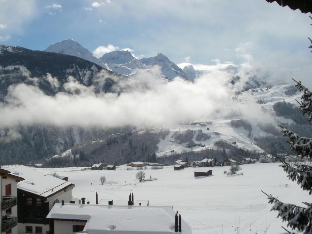 Hotel Pez Ault Disentis Eksteriør billede